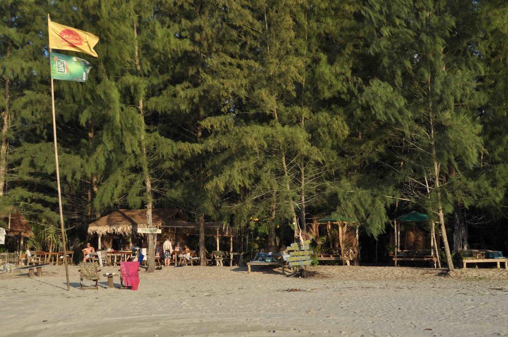 ホテルTawan Bar And Bungalow Ko Phra Thong エクステリア 写真