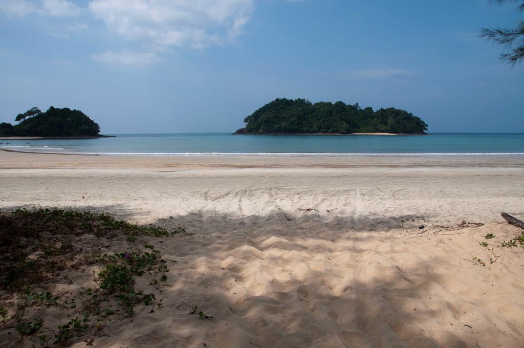 ホテルTawan Bar And Bungalow Ko Phra Thong エクステリア 写真