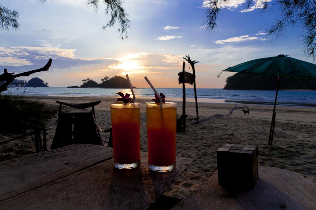 ホテルTawan Bar And Bungalow Ko Phra Thong エクステリア 写真