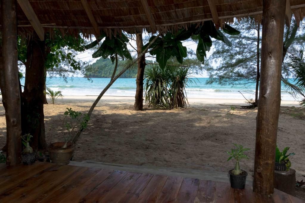 ホテルTawan Bar And Bungalow Ko Phra Thong エクステリア 写真