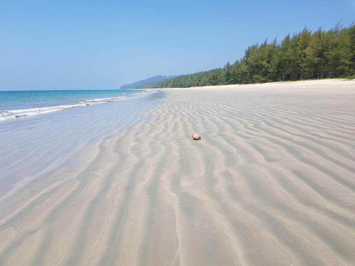 ホテルTawan Bar And Bungalow Ko Phra Thong エクステリア 写真